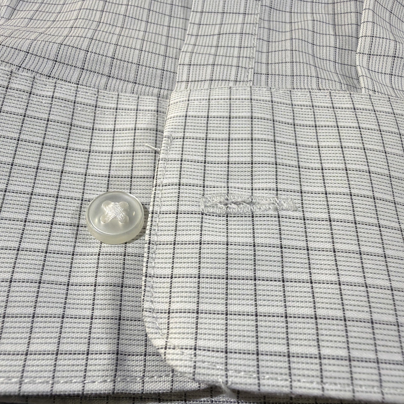 Calvin Klein Mens Wrinkle Free Fresh L/G Button-Up Shirt Urban Fashion Design